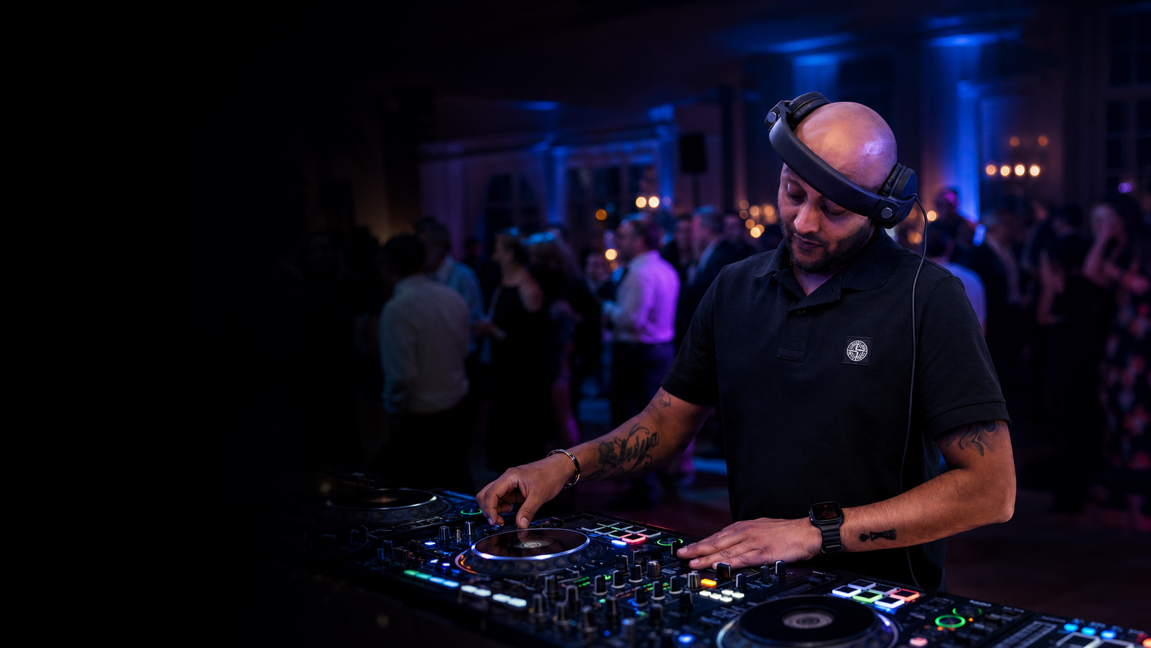 DJ RSummers draait live op een feest